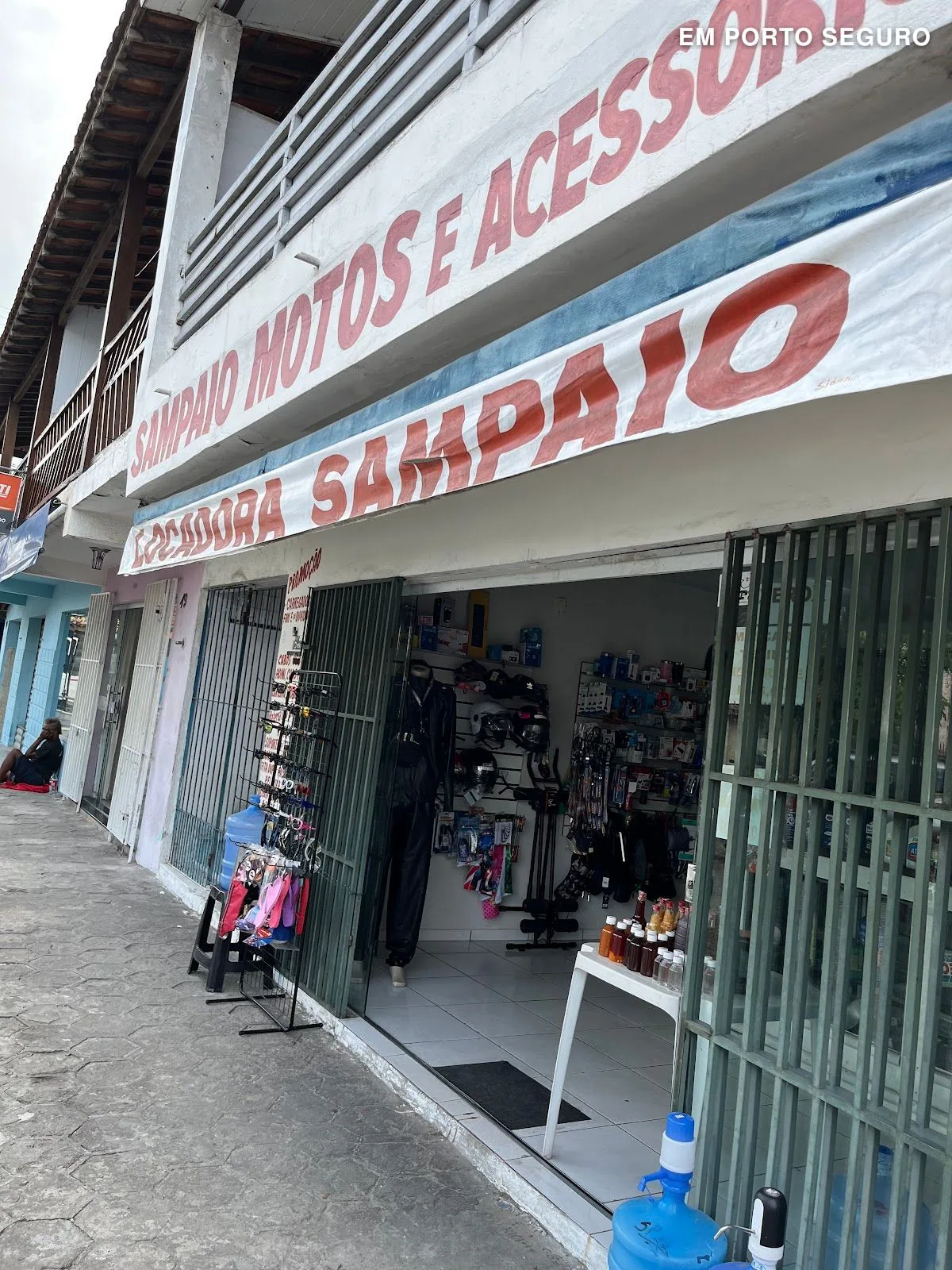 Aluguel de motos e carros Porto Seguro BA Praça são Sebastião.
